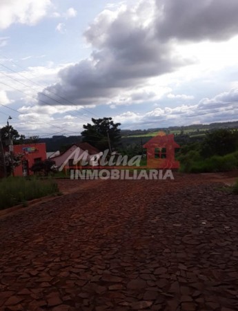 Terreno con Construcción en Campo Ramón