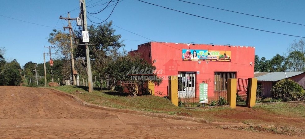 Terreno con Construcción en Campo Ramón