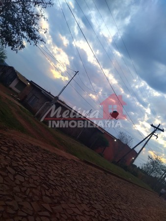 Terreno con Construcción en Campo Ramón