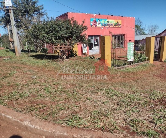 Terreno con Construcción en Campo Ramón