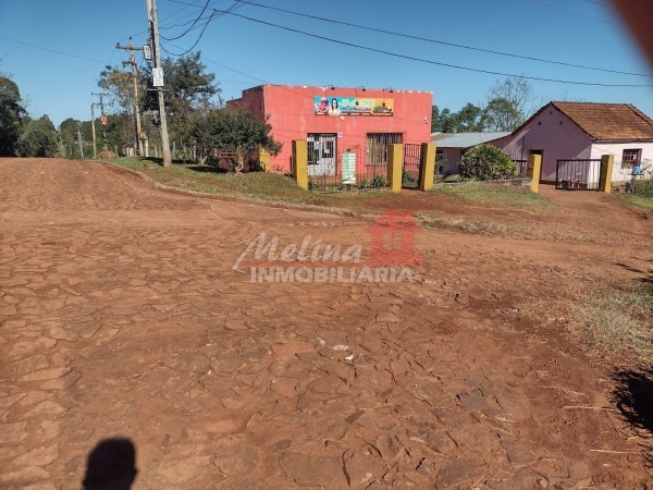Terreno con Construcción en Campo Ramón